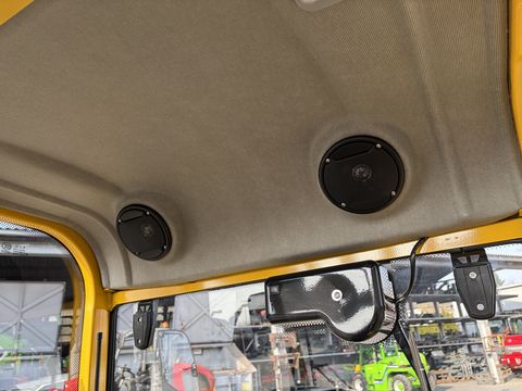 Eurotrac W12 mit Kabine Euroaufnahme