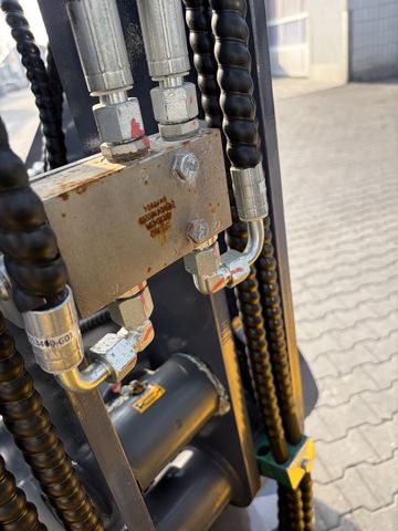 Eurotrac W12 mit Kabine Euroaufnahme