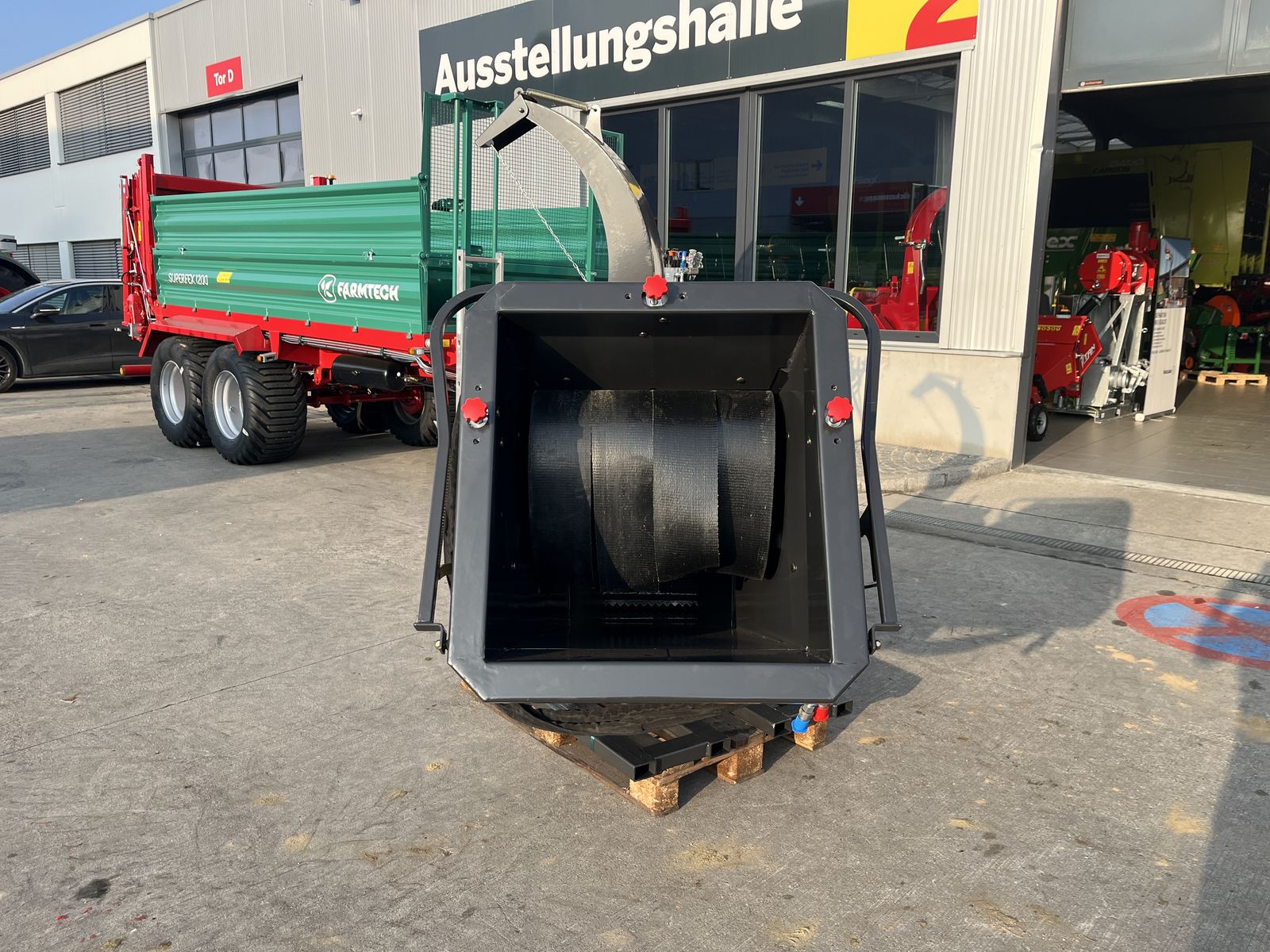 Fliegl Big mit hydraulischen Einzug 3