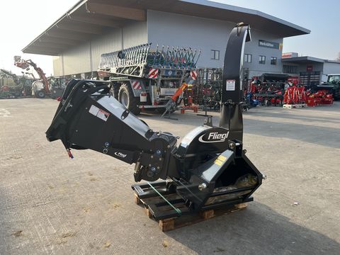 Fliegl Big mit hydraulischen Einzug