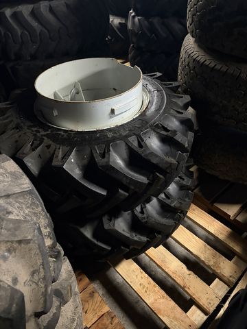 Sonstige Zwillingsreifen 10/75-15.3AS neuwertig