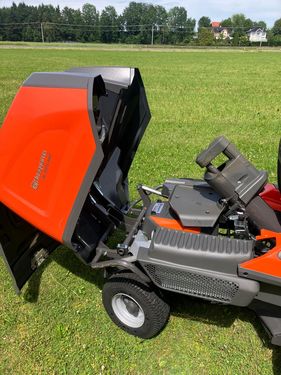 Husqvarna RC 320Ts AWD mit 112cm Mähdeck 81h