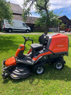 Husqvarna RC 320Ts AWD mit 112cm Mähdeck 81h
