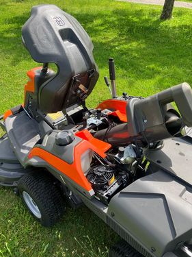 Husqvarna RC 320Ts AWD mit 112cm Mähdeck 81h