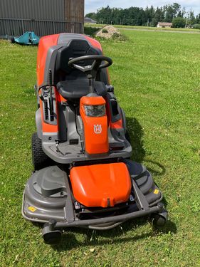 Husqvarna RC 320Ts AWD mit 112cm Mähdeck 81h