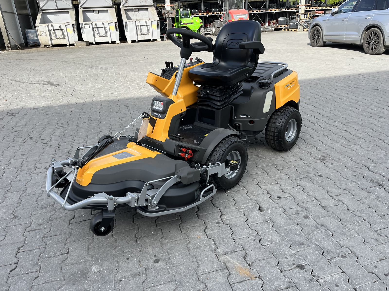 Stiga Park Pro 900AWX Mähdeck + Schneefräse 1