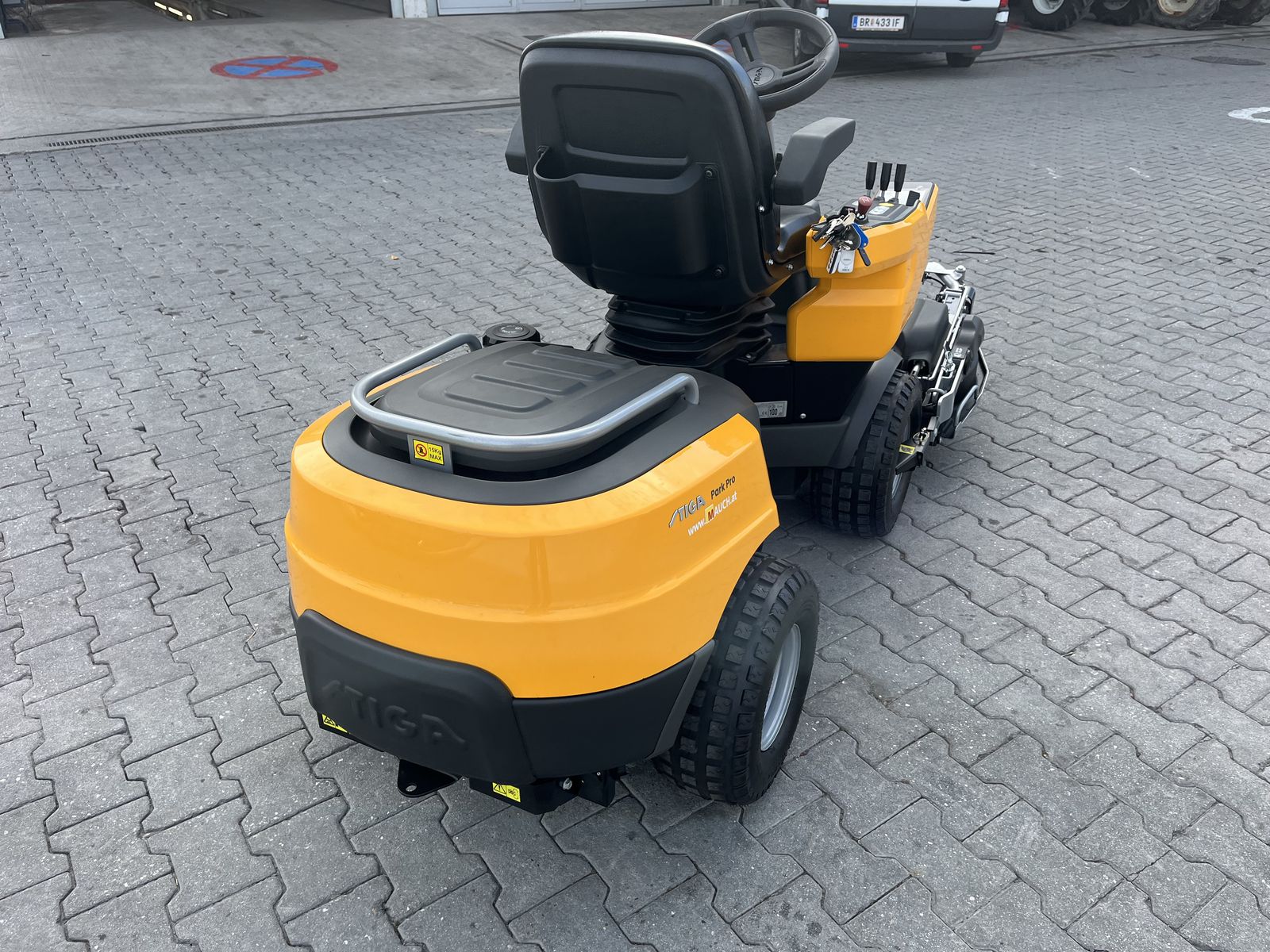 Stiga Park Pro 900AWX Mähdeck + Schneefräse 2