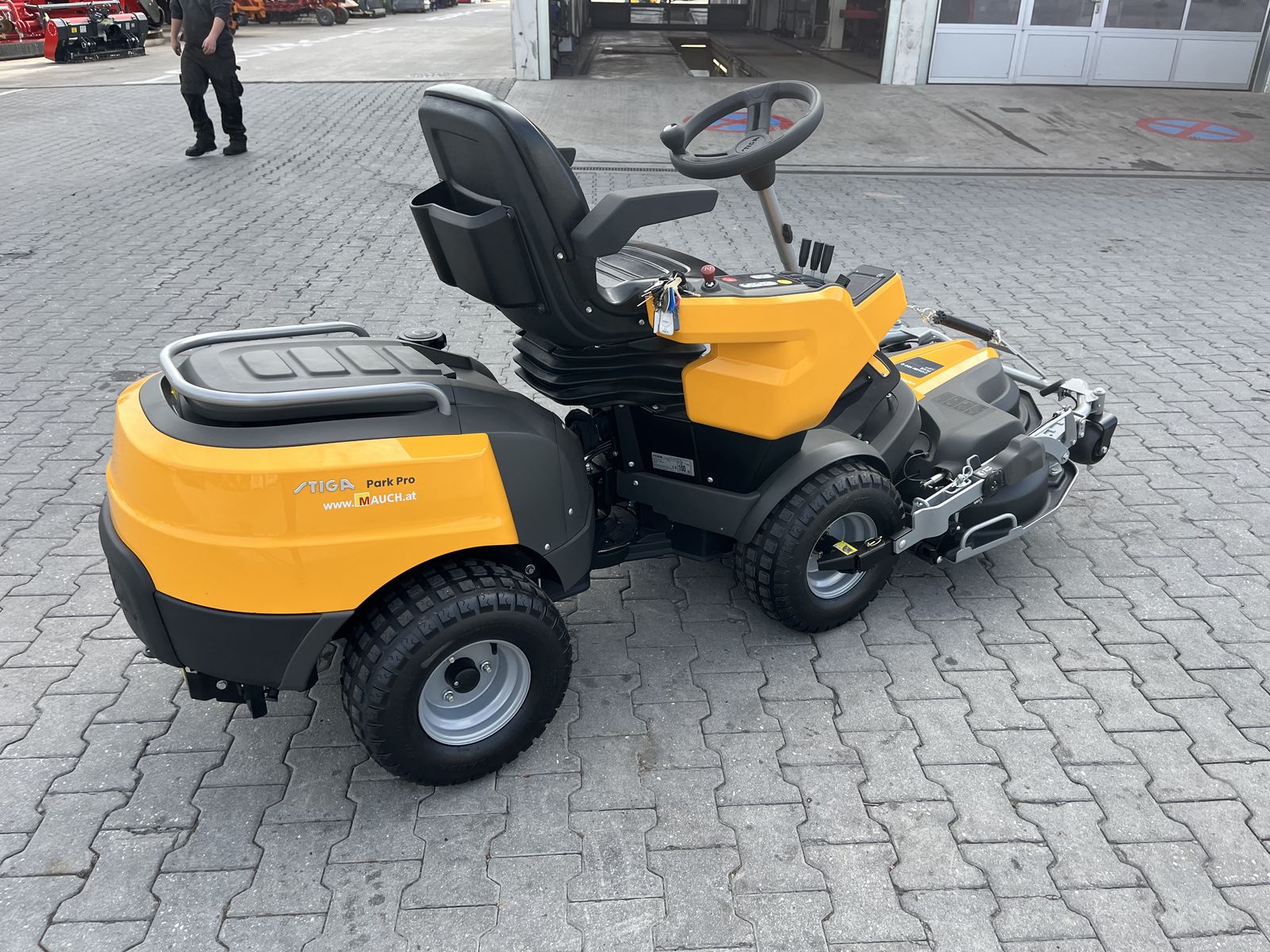 Stiga Park Pro 900AWX Mähdeck + Schneefräse 3