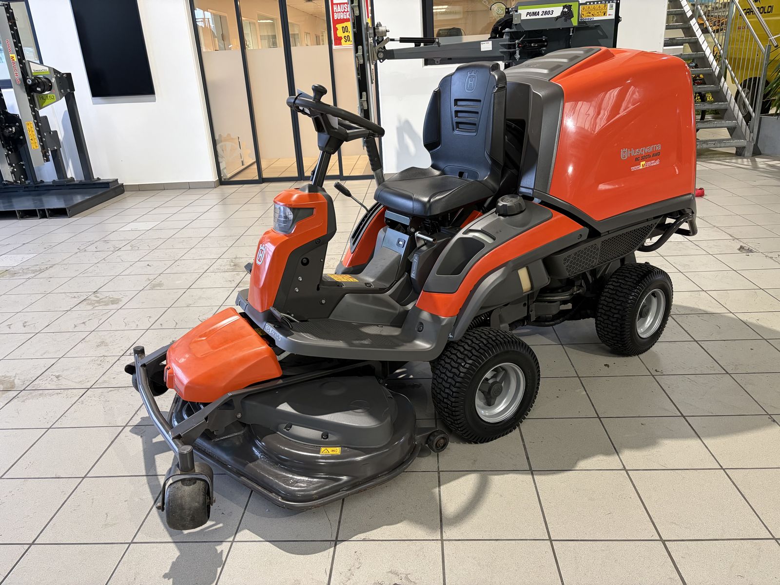 Husqvarna RC 320Ts AWD mit 112cm Mähdeck 2