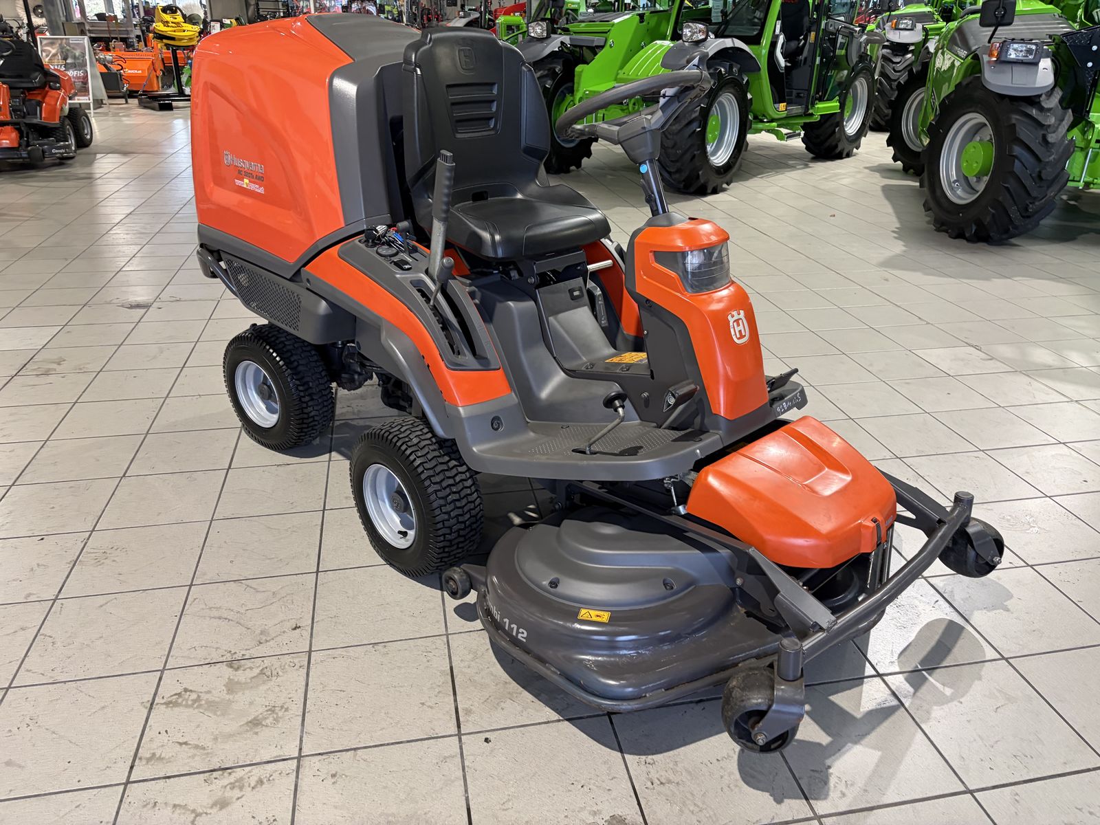 Husqvarna RC 320Ts AWD mit 112cm Mähdeck 3