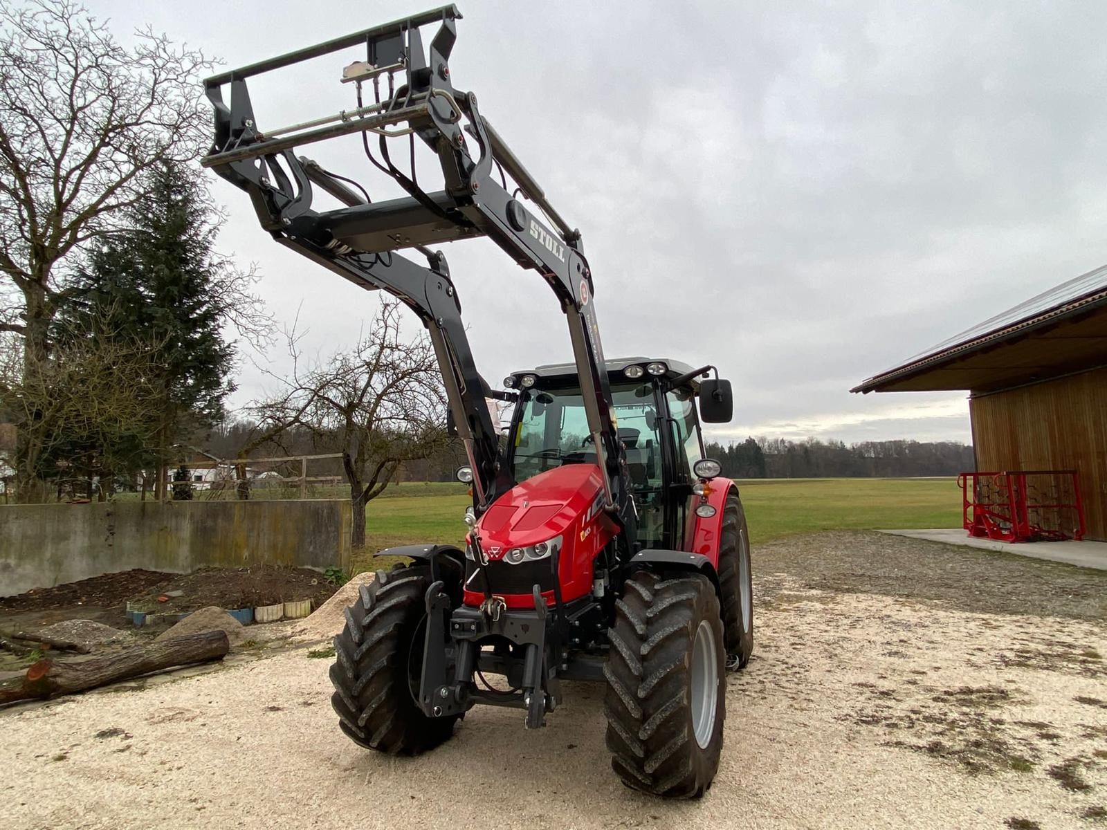 Massey Ferguson 5611 + Stoll FZ 20 Frontlader 2