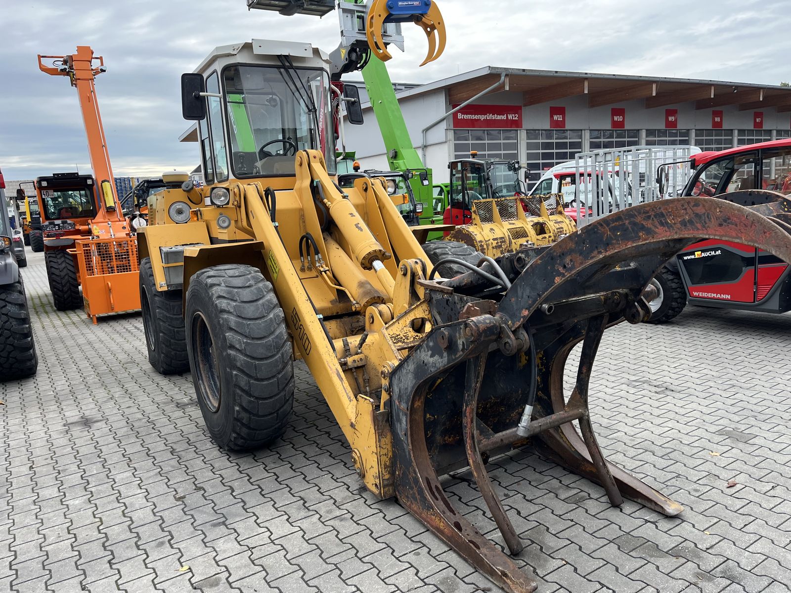 Liebherr L510 mit 2x Schaufel, Staplergabel, Poltergabel 2