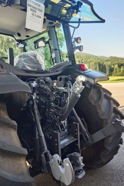 Valtra G135