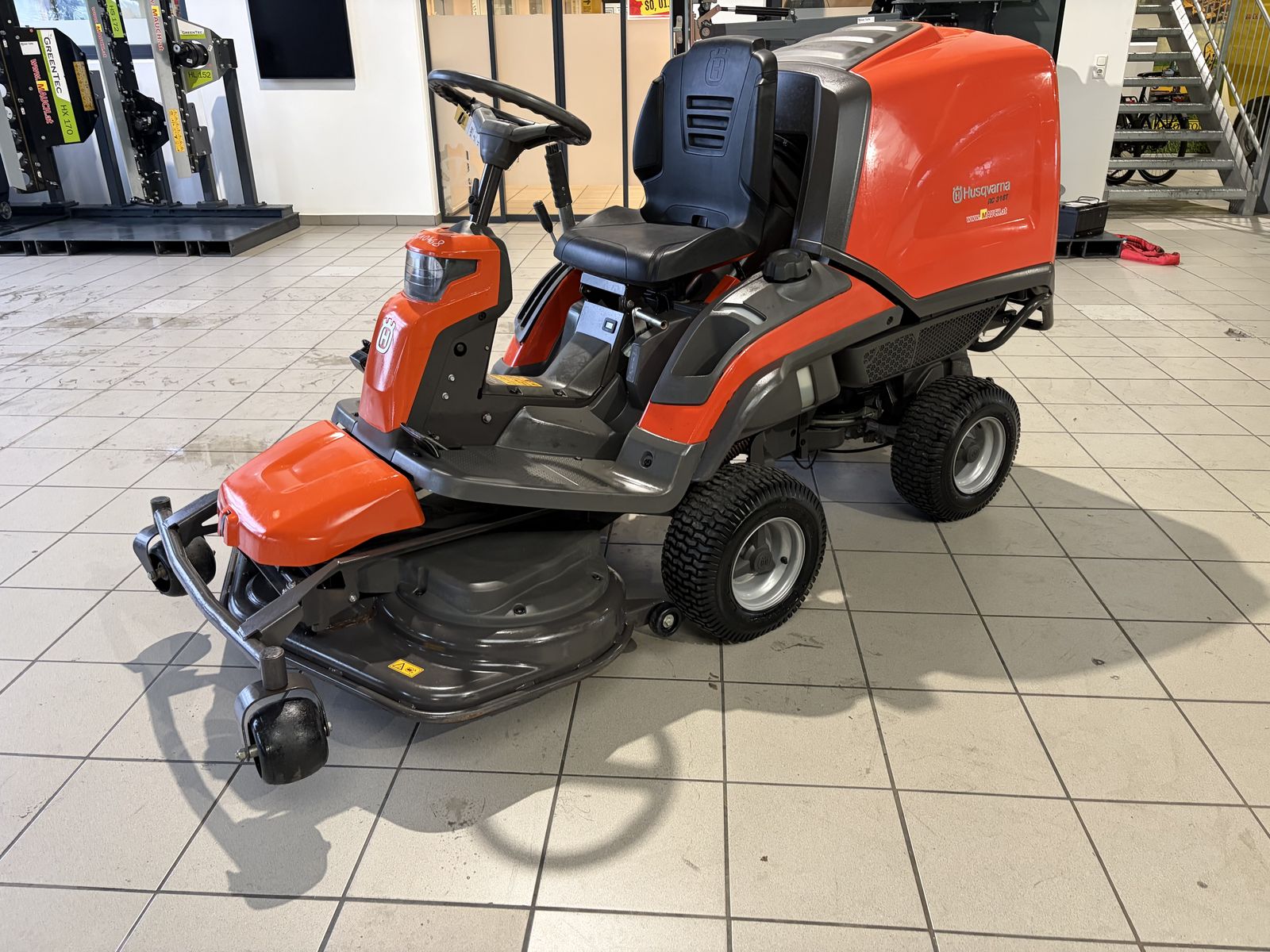Husqvarna RC 318T mit 112cm Mähdeck  3