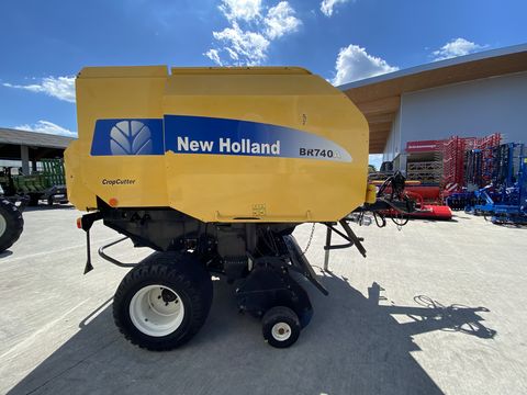New Holland BR 740A 