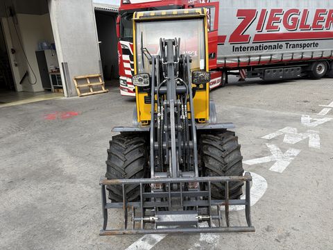 Eurotrac W12 mit Kabine neuwertig