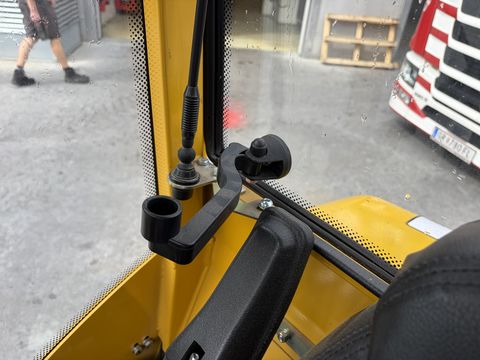 Eurotrac W12 mit Kabine neuwertig
