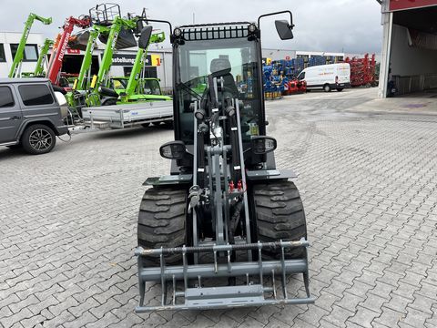Giant 2500 HD mit Kabine 50h 
