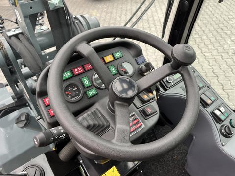 Giant 2500 HD mit Kabine 50h 