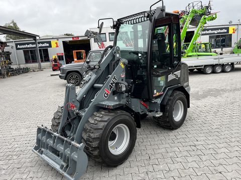 Giant 2500 HD mit Kabine 50h 