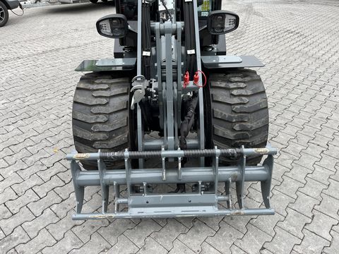 Giant 2500 HD mit Kabine 50h 