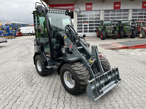 Giant 2500 HD mit Kabine 50h 