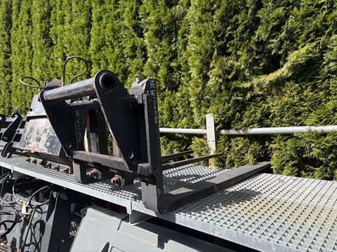 Manitou Staplergabel mit Ballenspies