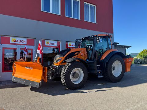 Valtra T215