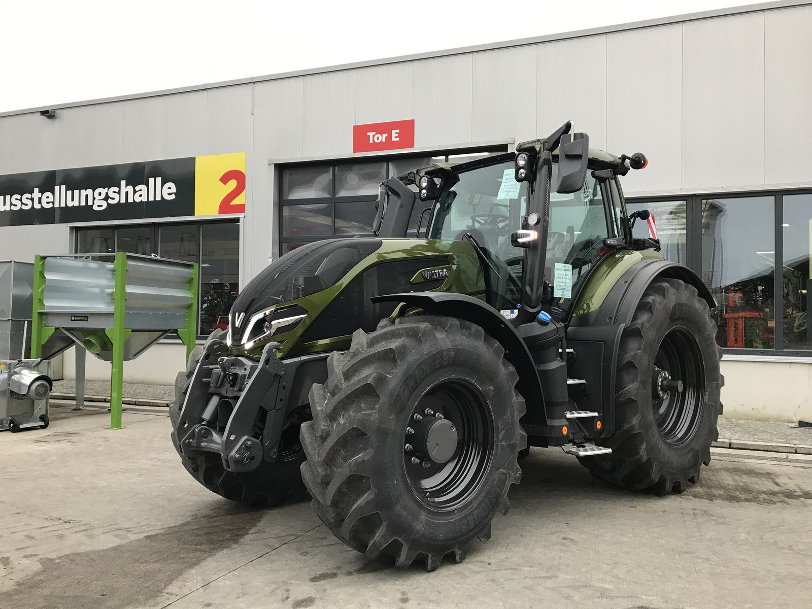 Valtra Q305 3
