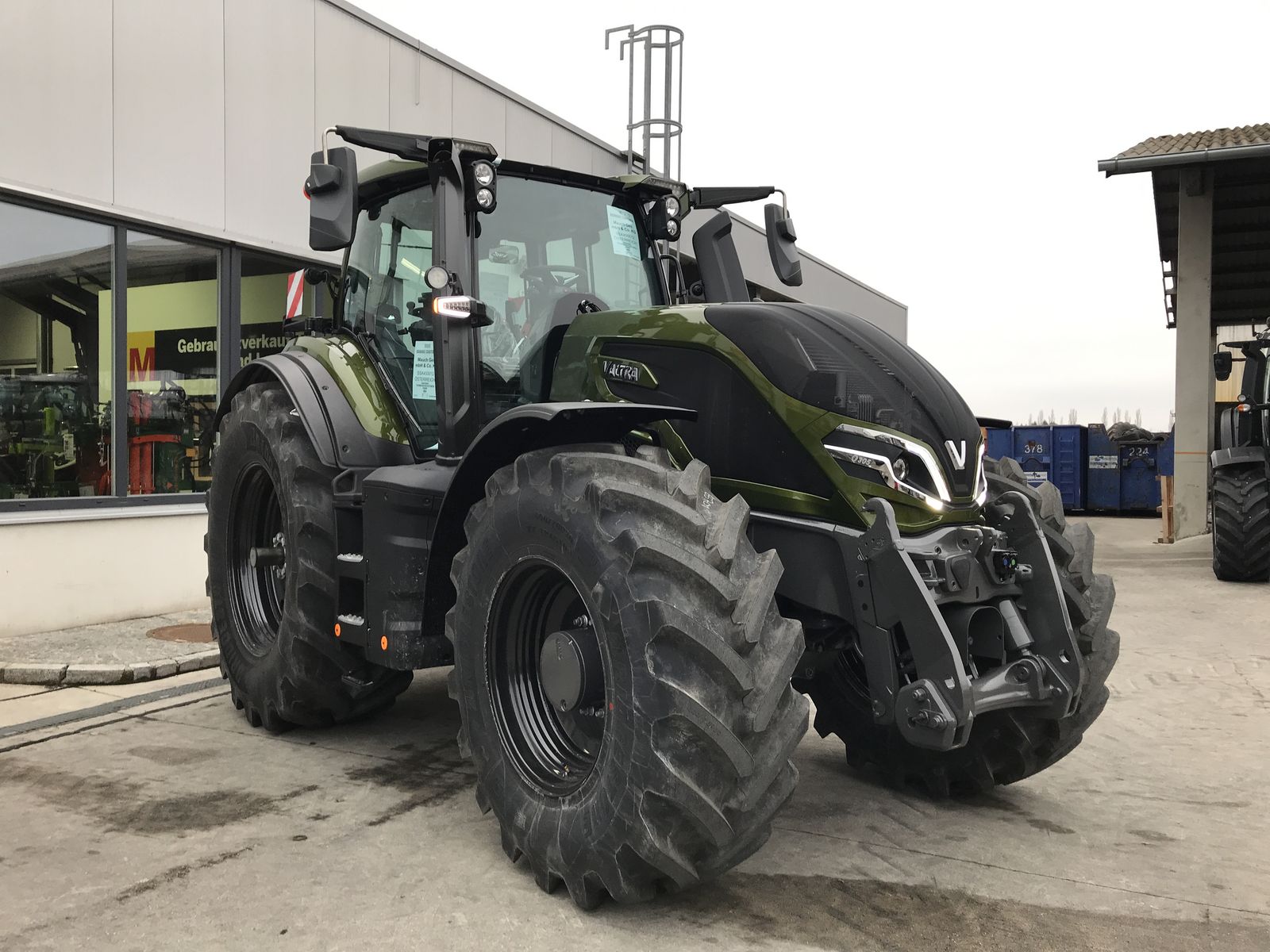 Valtra Q305 1