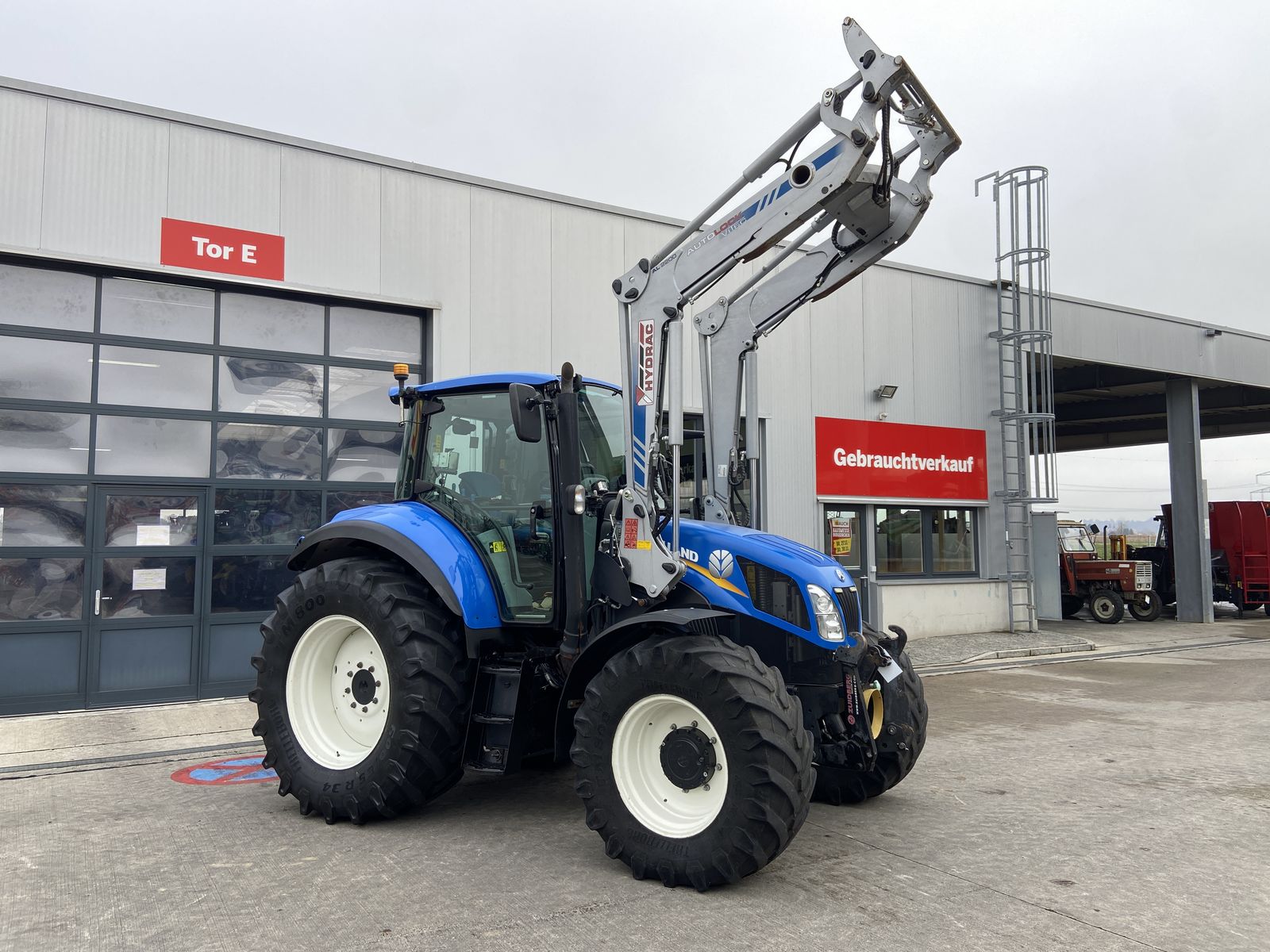 New Holland T5.105 Electro Command 1