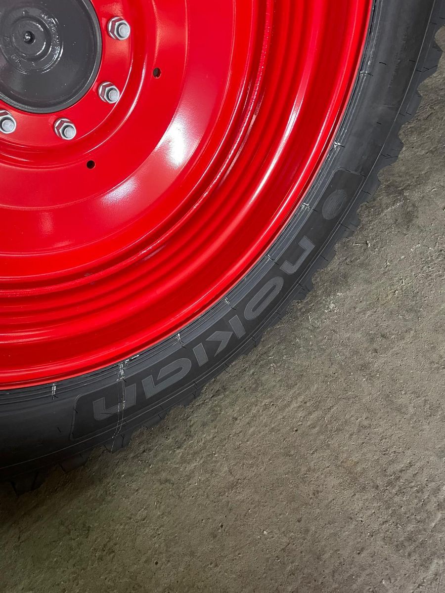 Nokian 480/80 R38 + 400/80 R28 Kompletträder Fendt 500  1