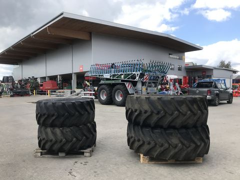 Mitas 600/65R38 + 540/65R24 AC65