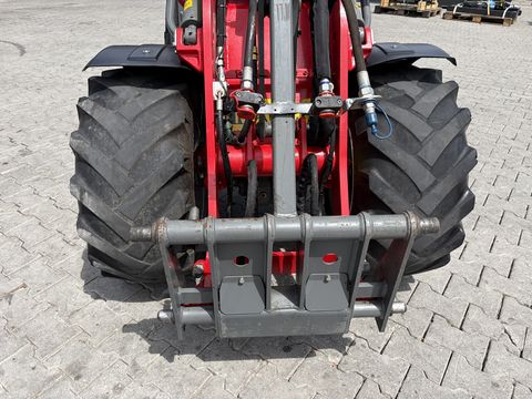 Weidemann 1350CX45 mit Klappdach unter 2,0m/30km/h