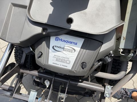 Husqvarna RC 320Ts AWD mit 103cm Mähdeck 200h