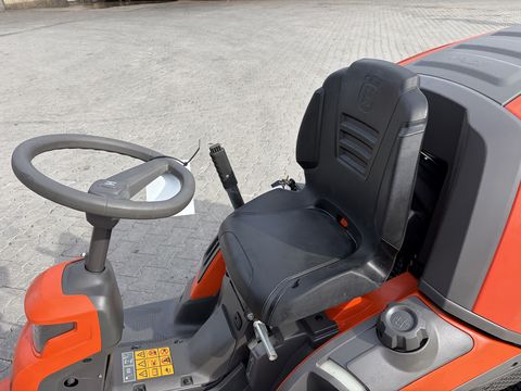 Husqvarna RC 320Ts AWD mit 112cm Mähdeck 200h