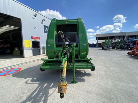 John Deere 864