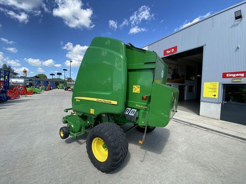 John Deere 864