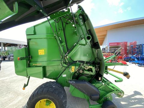 John Deere 864