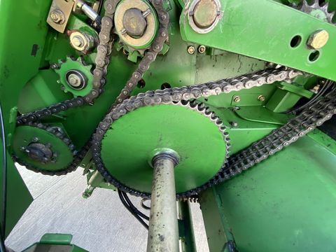 John Deere 864