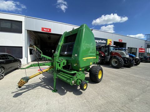 John Deere 864