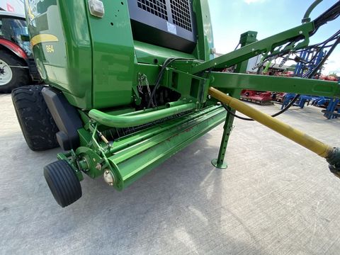 John Deere 864