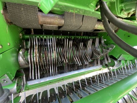 John Deere 864
