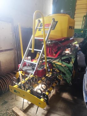 CFS Nachsaatgerät mit APV PS 500 hydraulisch