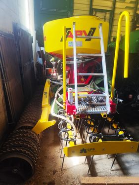 CFS Nachsaatgerät mit APV PS 500 hydraulisch