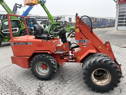 Schäffer 442 mit 4 Zylinder Motor
