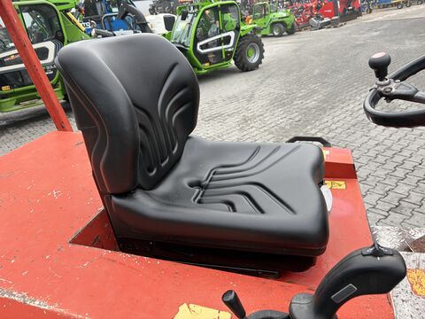 Schäffer 442 mit 4 Zylinder Motor