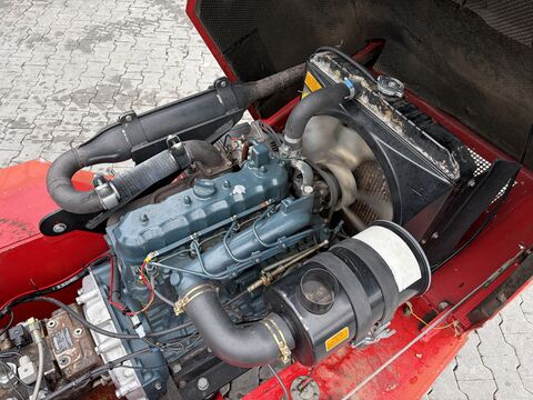 Schäffer 442 mit 4 Zylinder Motor
