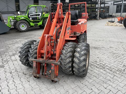Schäffer 442 mit 4 Zylinder Motor