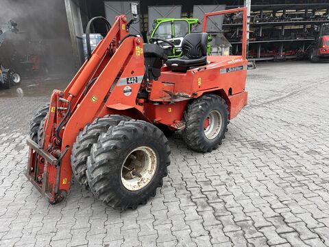 Schäffer 442 mit 4 Zylinder Motor